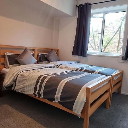 Spacious 2 Bed Bungalow Энфилд Экстерьер фото
